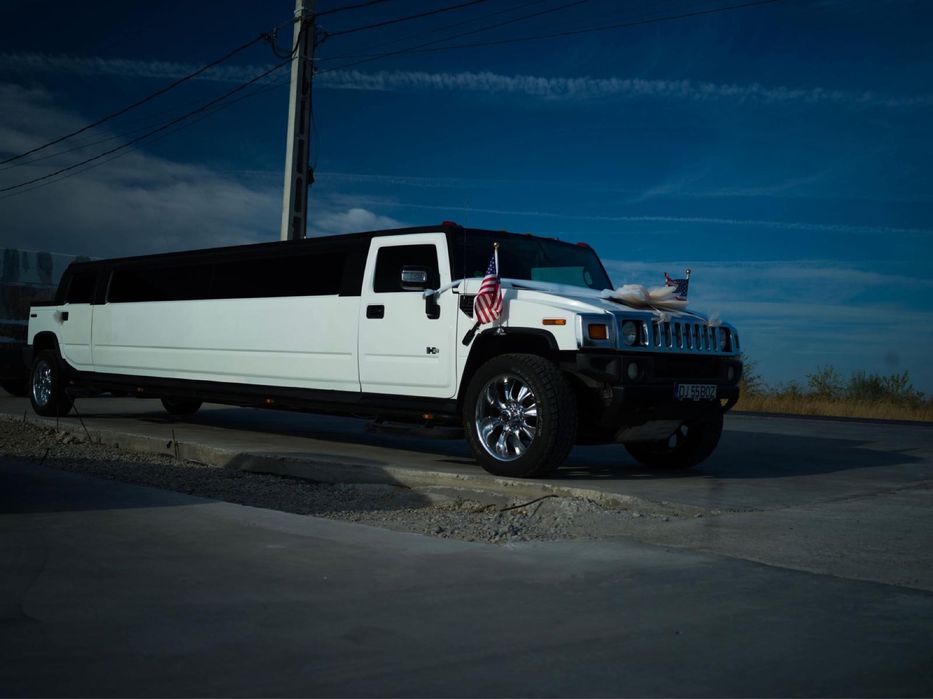 De inchiriat LIMUZINA  Hummer H2  20 locuri doua turele