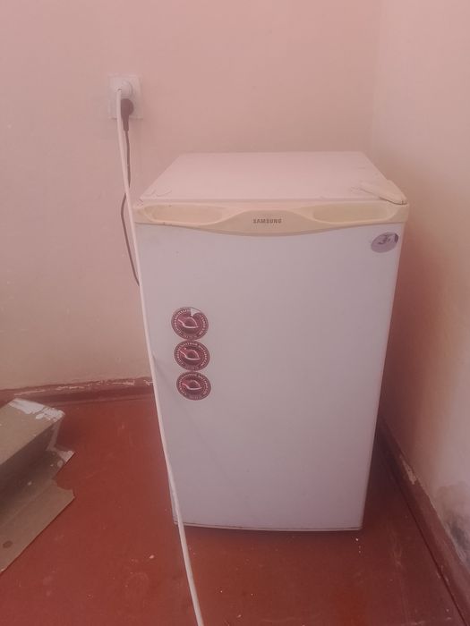 Продам маленький холодильник