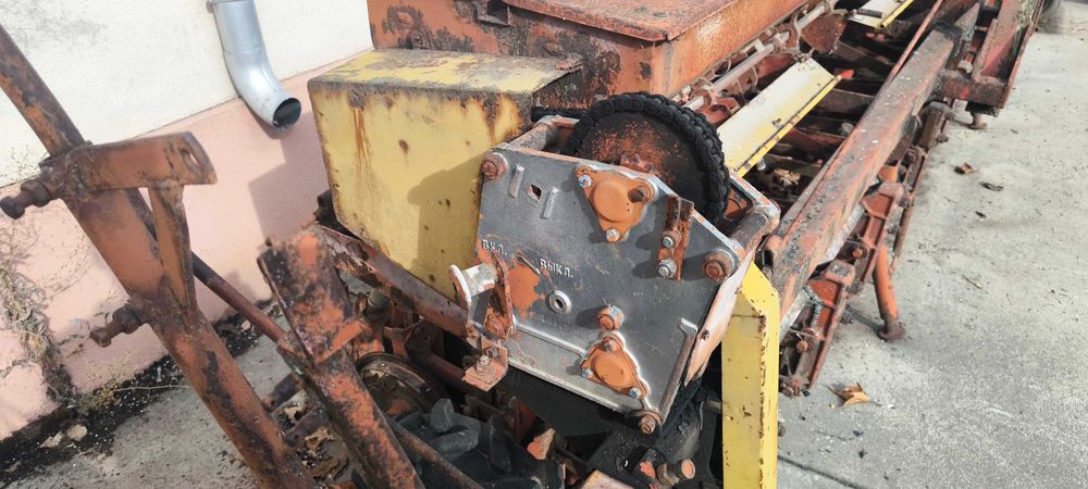 Сеялка дребни семена(лук,ряпа,моркови)3 лехи