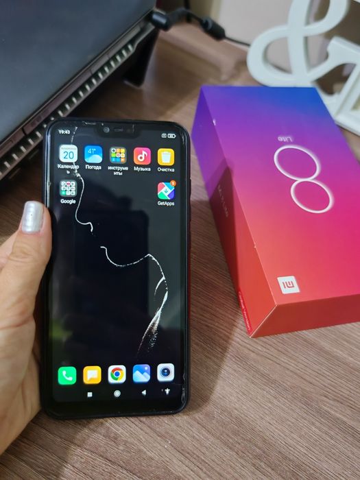 Продам телефон Xiaomi mi 8 lite