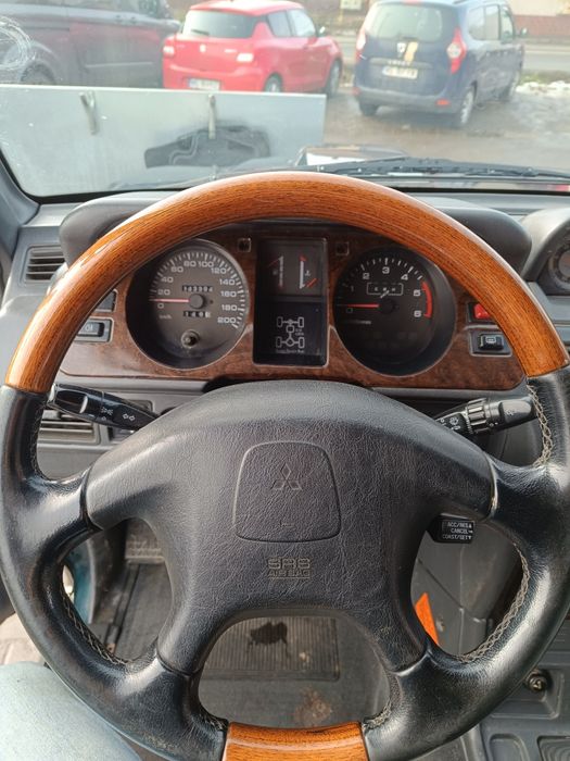 Mitsubishi Pajero 2.8  Lung Autoutilitară 4 locuri