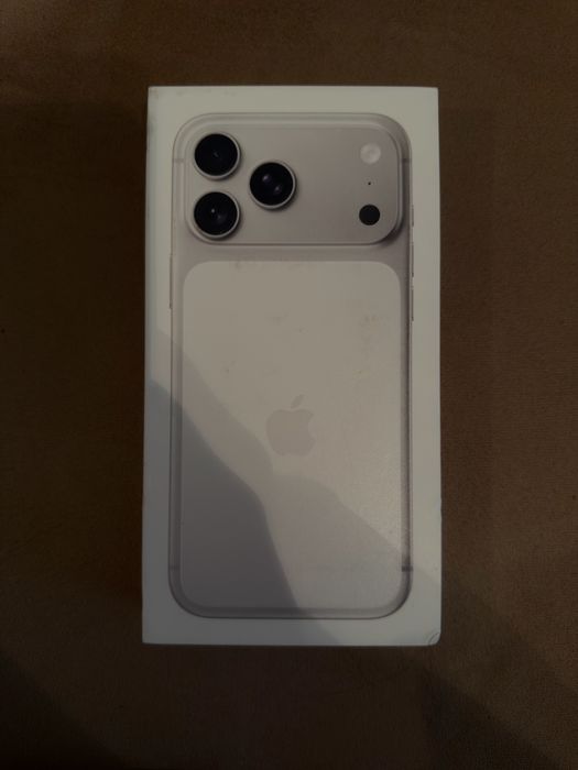 Кутия за 17 про макс