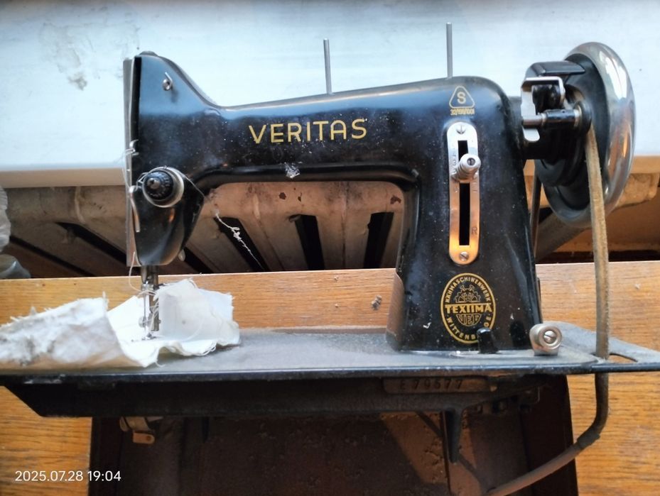 Швейная машина Веритас.