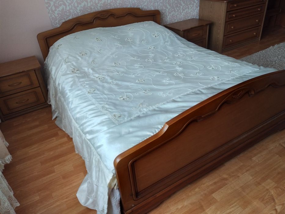 Спальный гарнитур +матрас