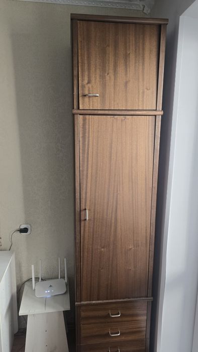 Продам шкаф нечего не поцарапано как новый