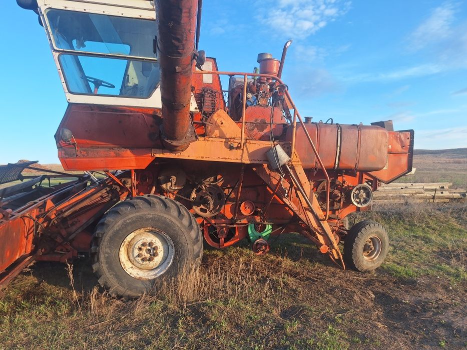 Продам комбаин нива