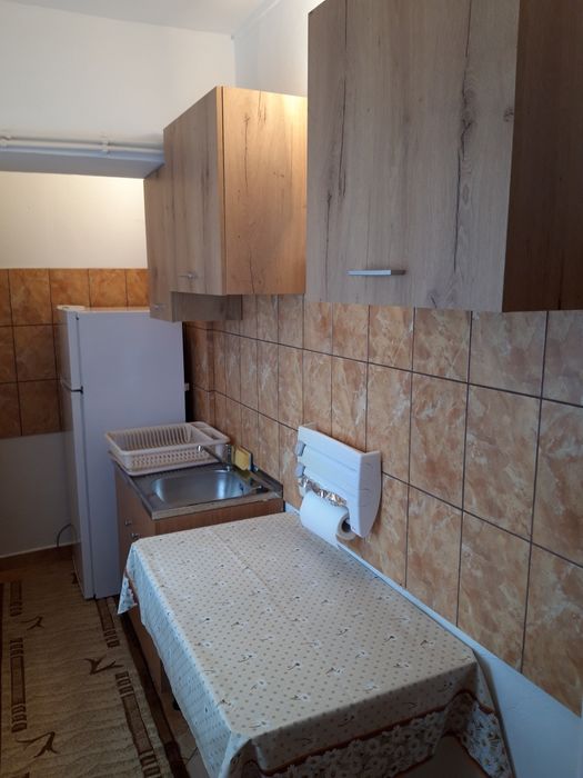 Închiriez garsoniera