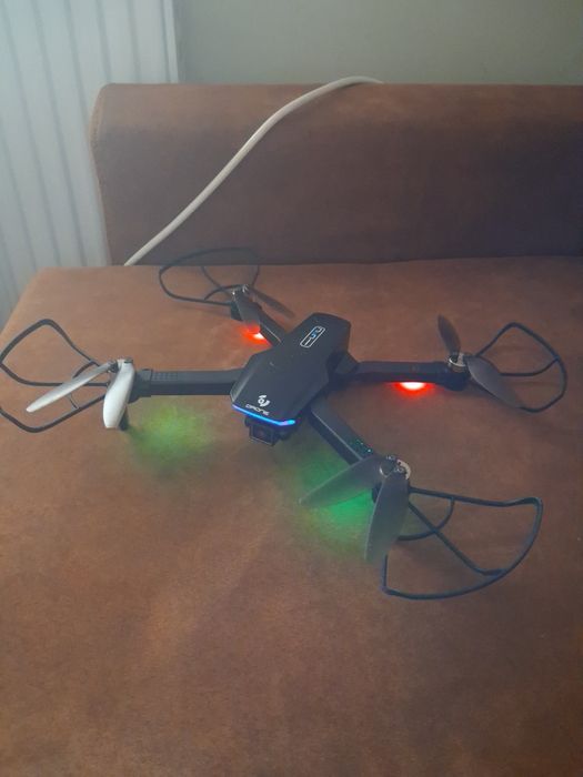 Дрон с HD камера – сгъваем, лесен за управление