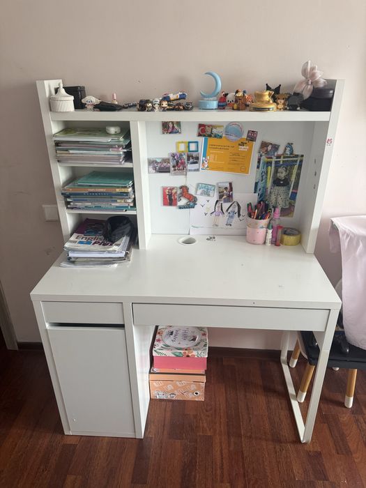 Продам комплект Ikea ( кровать , стол,стульчик)