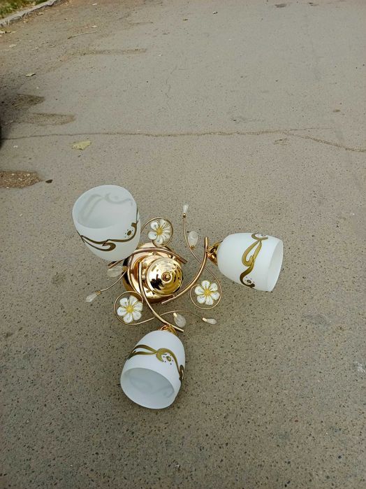 Продам люстру в хорошем состоянии