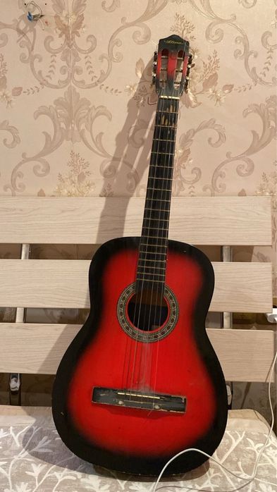 Продам гитару не дорого !