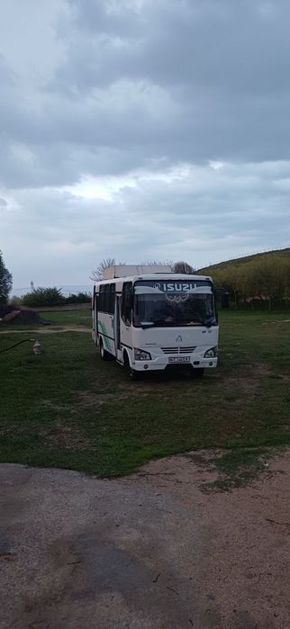 Isuzu avtobus 2012. 26 talik