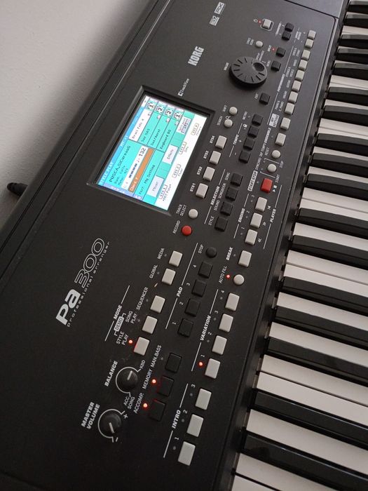 Vând Korg pa 300