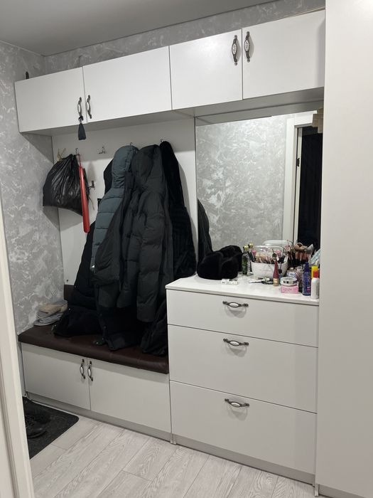 Продаю прихожая 140000тг