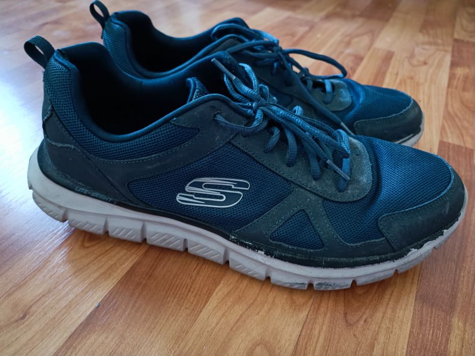 Adidași sketchers mărimea 48.5