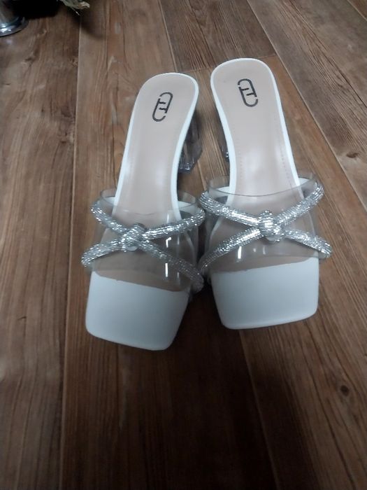 Продам женские гелевые босоножки