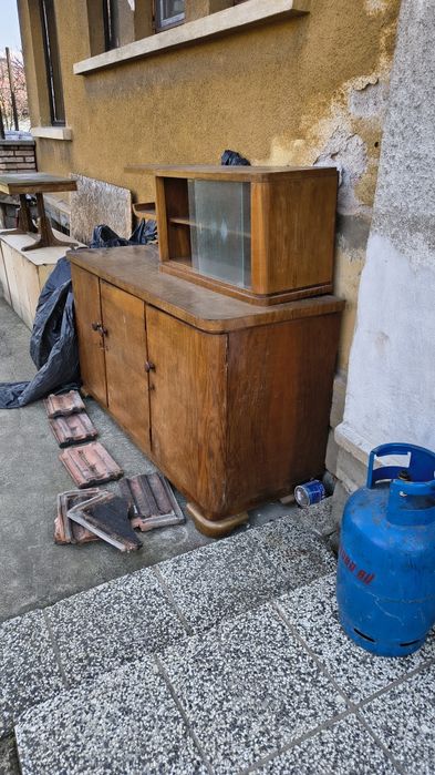 Секция скрин за чаши и други неща