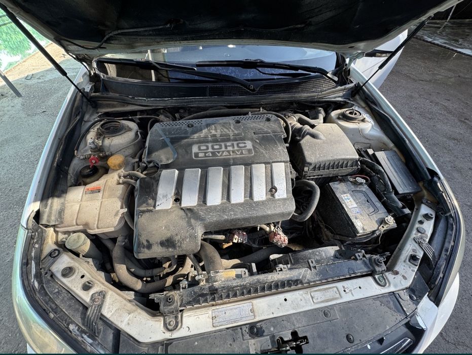 Bir ikki joyida kraskasi bor