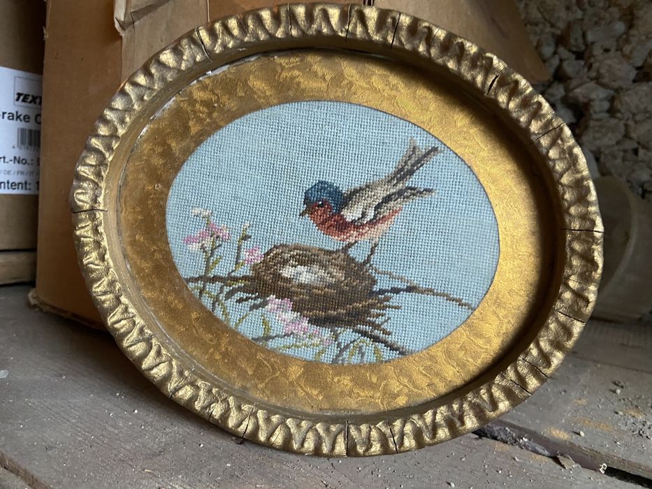 Красиви малки гоблени - къща, птиче