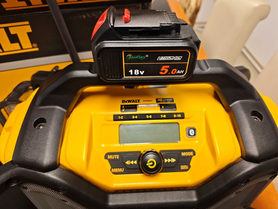 Radio cu statie de incarcare pentru acumulatori XR Li-Ion 18/54 V, DeWALT, DCR027