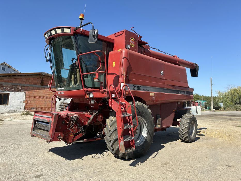 Combină Case 2188 cu header de păioase PRET 28000 euro TVA INCLUS