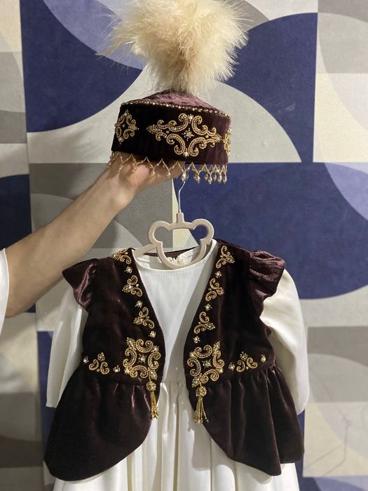 Кажекей с головным убором