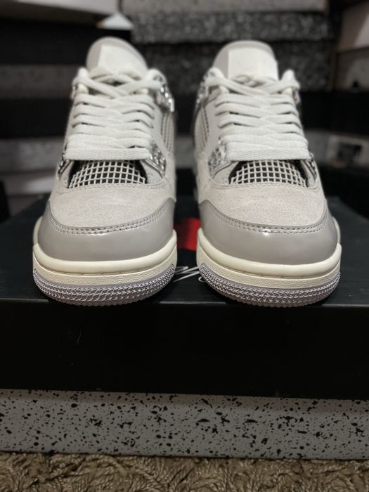 Jordan 4 Retro Frozen Moments