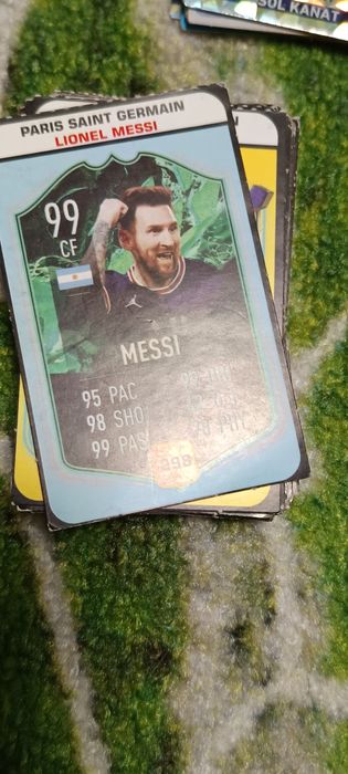 Карти,много видове-само футболни