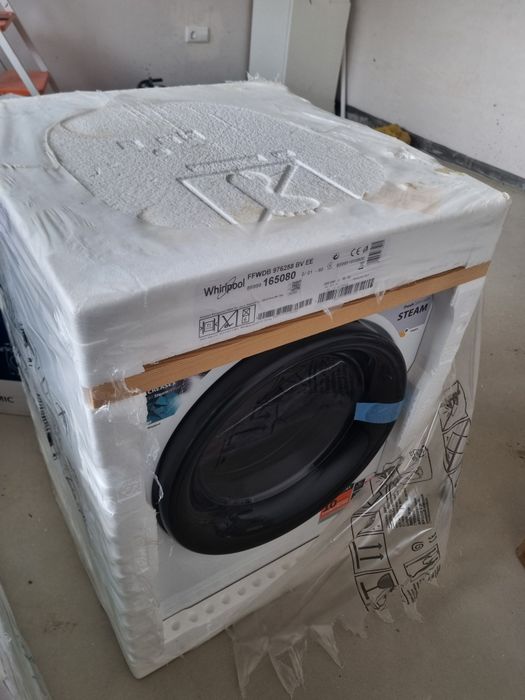 Продава се пералня със сушилня Whirlpool