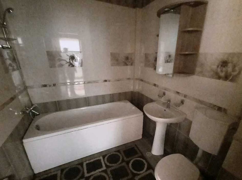 Дава се под наем Тристаен апартамент в Пловдив, Изгрев - 90 кв.м за 311.1 € - Снимка #3