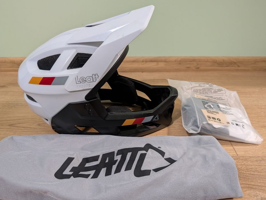 Продавам каска Leatt 2.0 Enduro, M (55-59) Fullface with removable ch