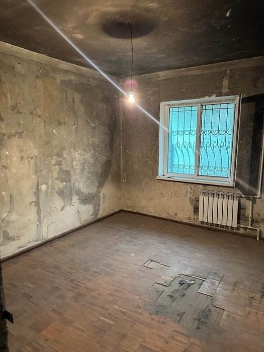 3/1/5. Сергели 4. Квартира 78 м². Дом вдоль дороги, можно под бизнес