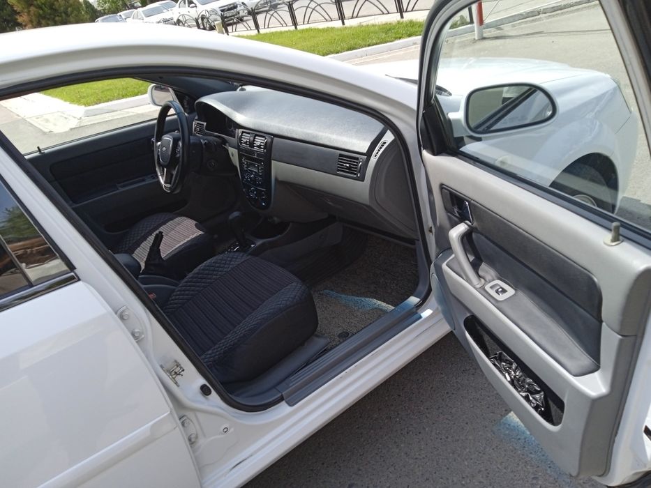 Laceti 1.8   avtomat karobka ARENDA VIKUP