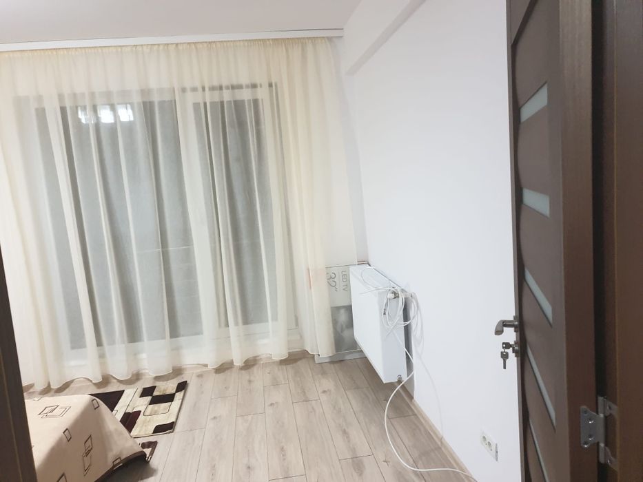 Garsonieră de închiriat, mobilată, balcon
