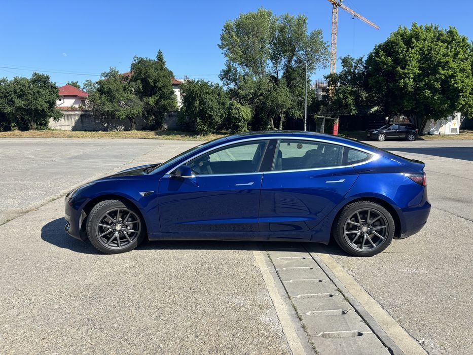 TESLA Model 3 2019 — imagine 4
