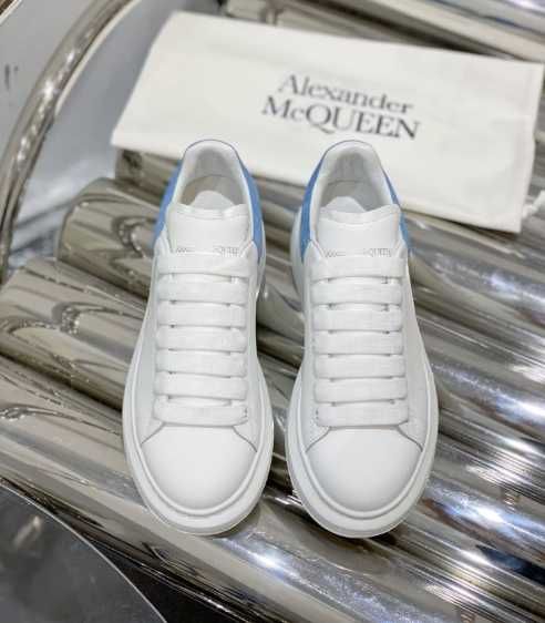 Vând pantofi Alexander McQueen, mărimea 41, stare nouă, nepurtati.