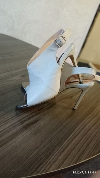 Продам стильную обувь