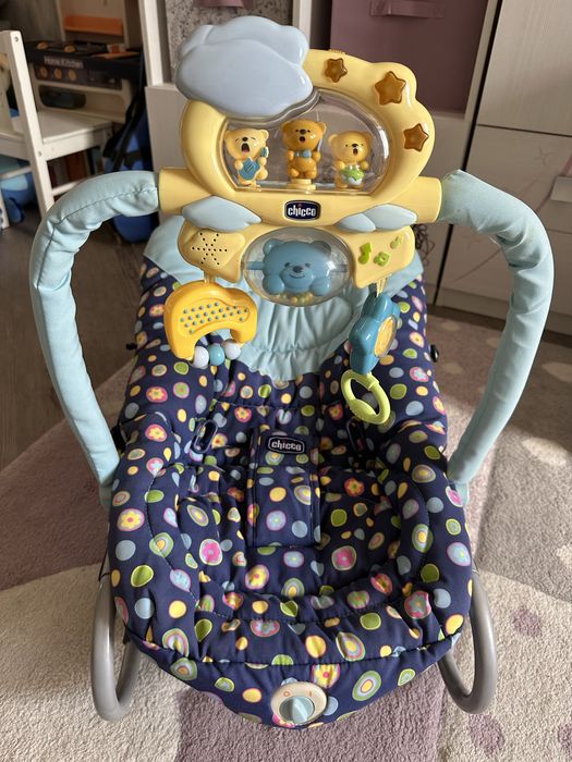 Шезлонг для малышей от бренда chicco