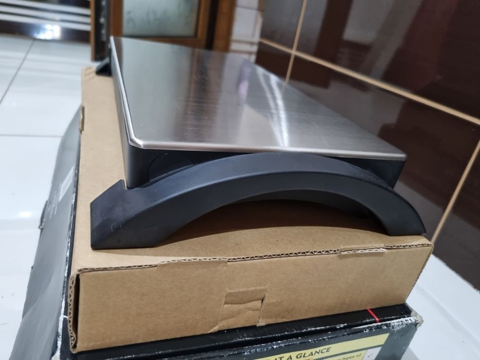 Tava incalzire mancare fără fir Russel Hobbs inox