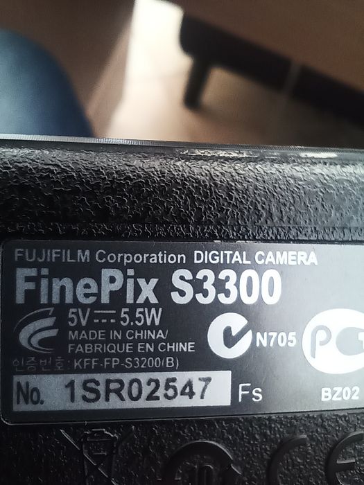 Fujifilm FinePix S3300.