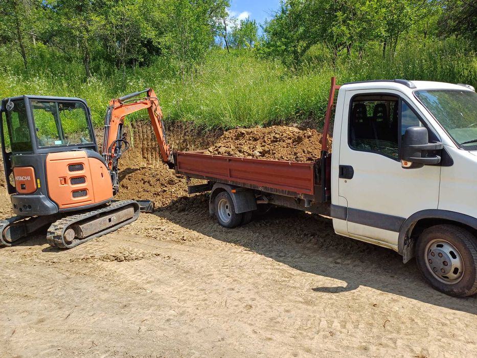 Ofer spre închiriere excavator de 3.3 tone si camioneta de 3.5 tone