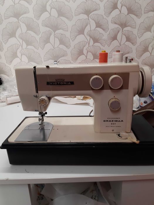 Vând masina de cusut casnică rezistentă,făra mecanisme din plastic