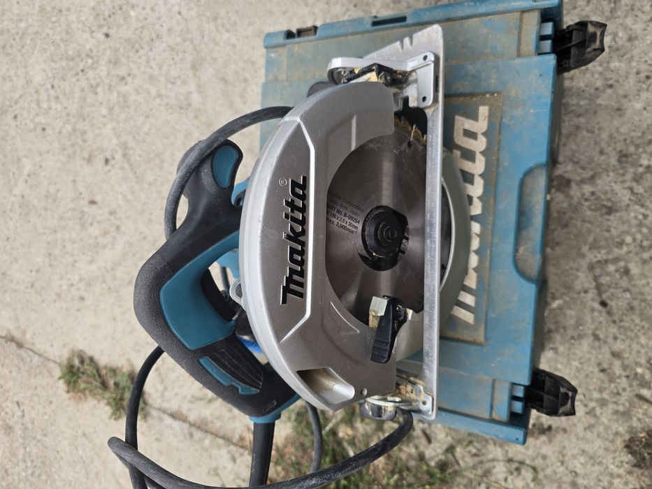 Circular makita HS7611