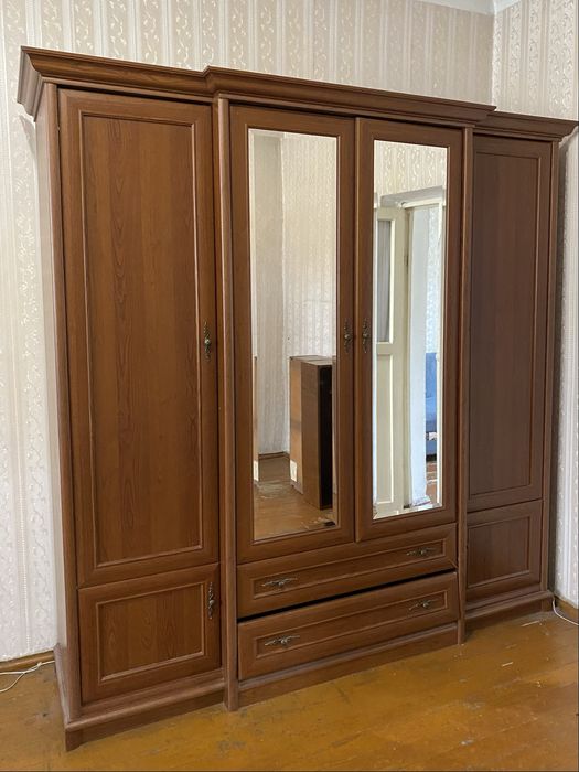 Шкаф большой для одежды и вещей