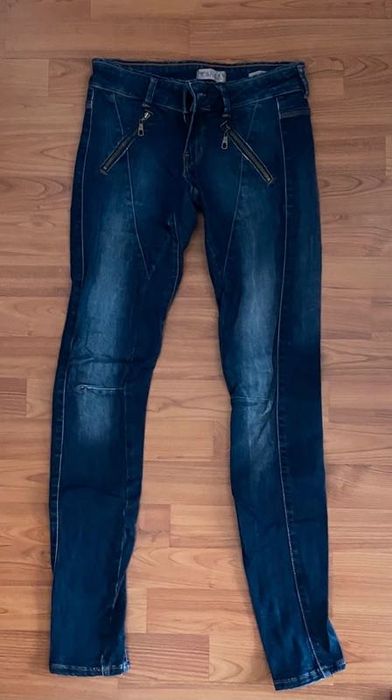 Blugi Guess, Morgan