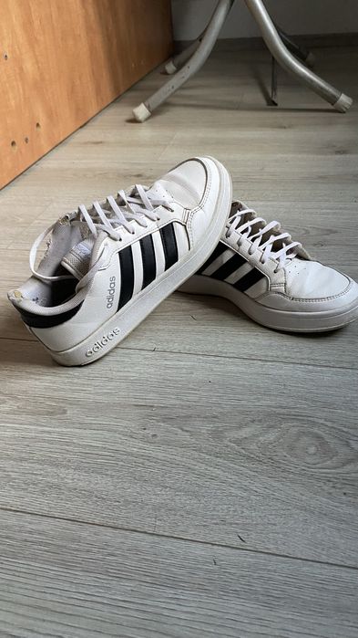 pantofi adidas.