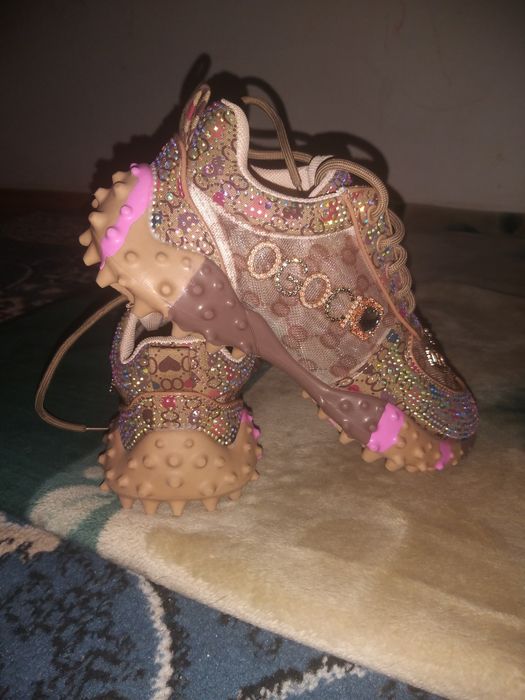 Кроссовки женские