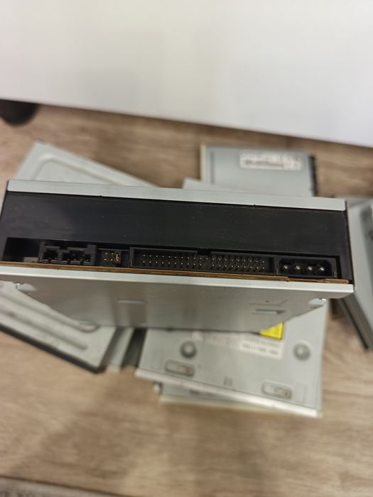 Дисковод IDE много