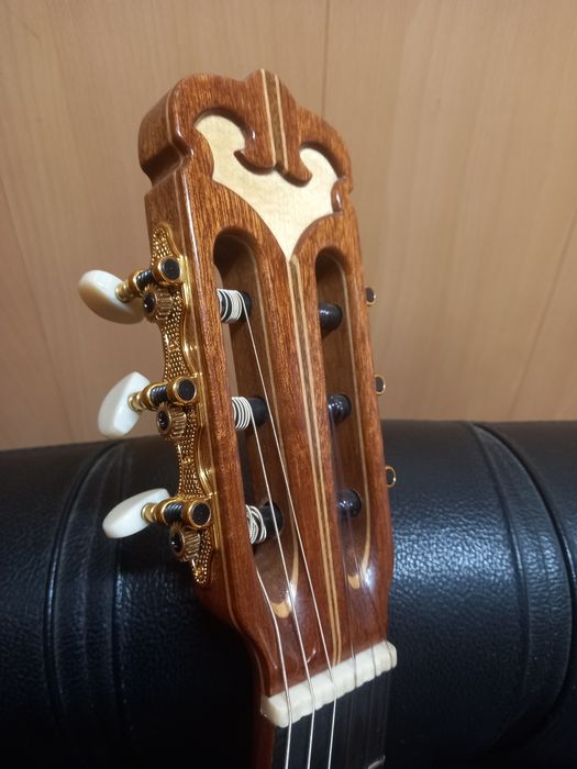 Продаю мастеровую гитару