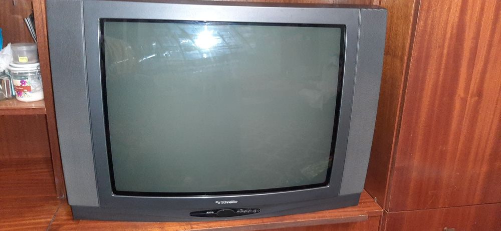 Телевизор -Schneider-37"